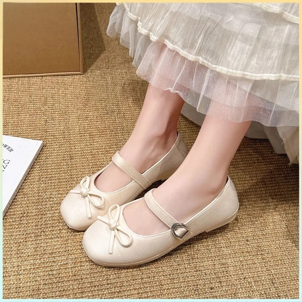 Sandals - รองเท้าแตะผู้หญิงแบบผูกโบว์ประดับมุก ดีไซน์หลากหลาย กันลื่น ปิดนิ้วเท้า สวมใส่สบาย ส้นเตี้ย