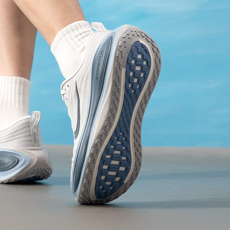 รองเท้าผู้ชาย Nike รุ่นดั้งเดิ - Lightweight Road Running Shoes บทวิจารณ์และราคา