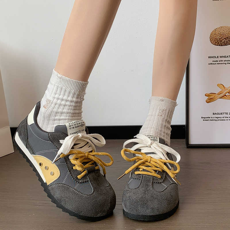 รองเท้าวิ่งผู้หญิง พื้นรองเท้า - Shock Absorbing Gym Trainers บทวิจารณ์และราคา