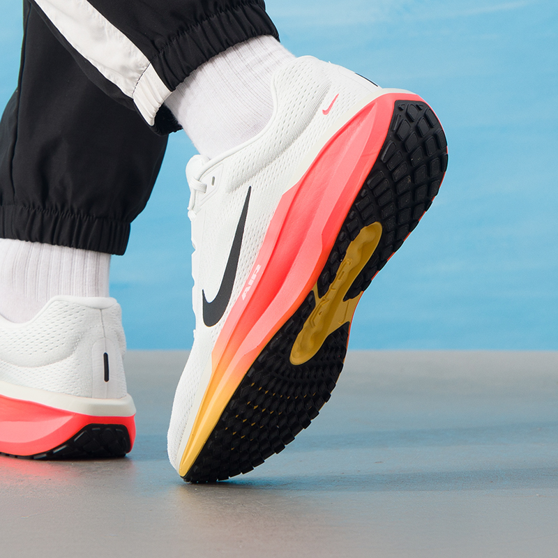 รองเท้าผู้ชาย Nike รุ่นดั้งเดิ - Lightweight Road Running Shoes บทวิจารณ์และราคา