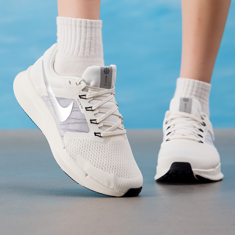 รองเท้าผู้หญิง Nike รุ่นดั้งเด - Lightweight Road Running Shoes บทวิจารณ์และราคา